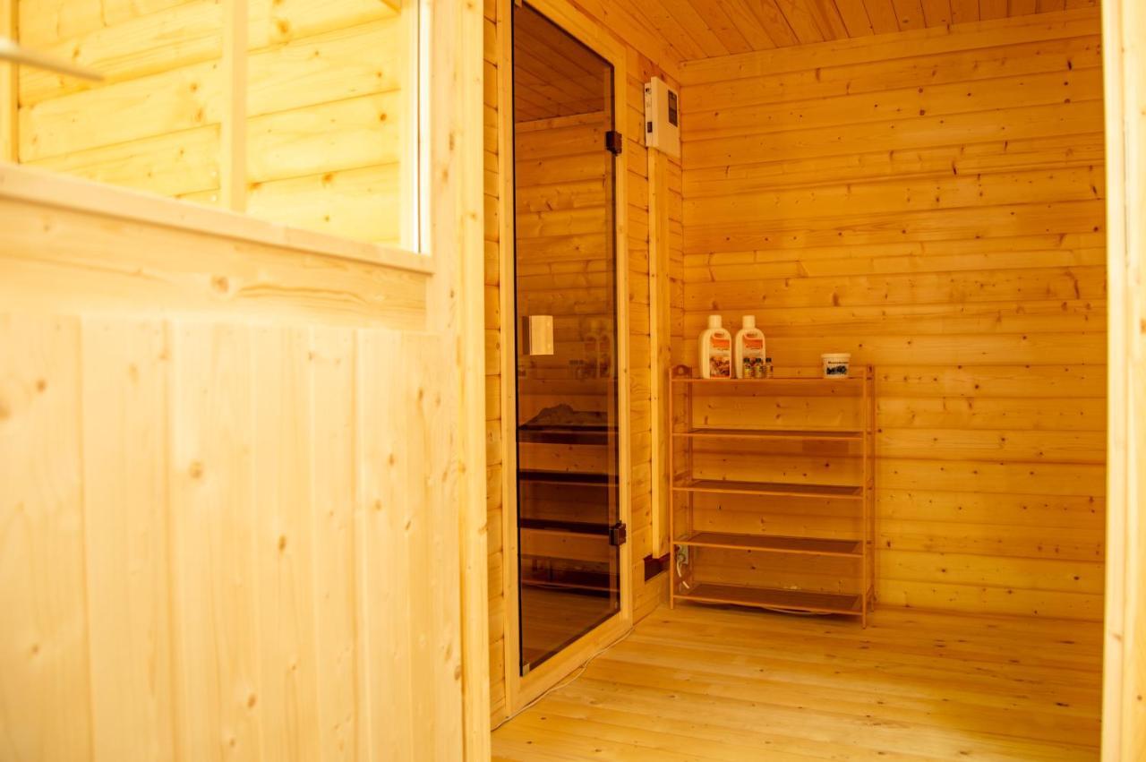 Wellness Mitten In Der Wasserfallstadt Triberg Triberg im Schwarzwald Exteriör bild