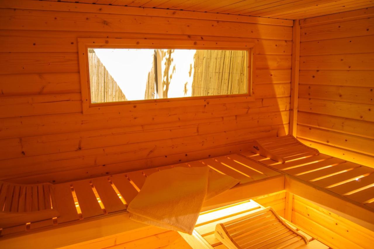 Wellness Mitten In Der Wasserfallstadt Triberg Triberg im Schwarzwald Exteriör bild