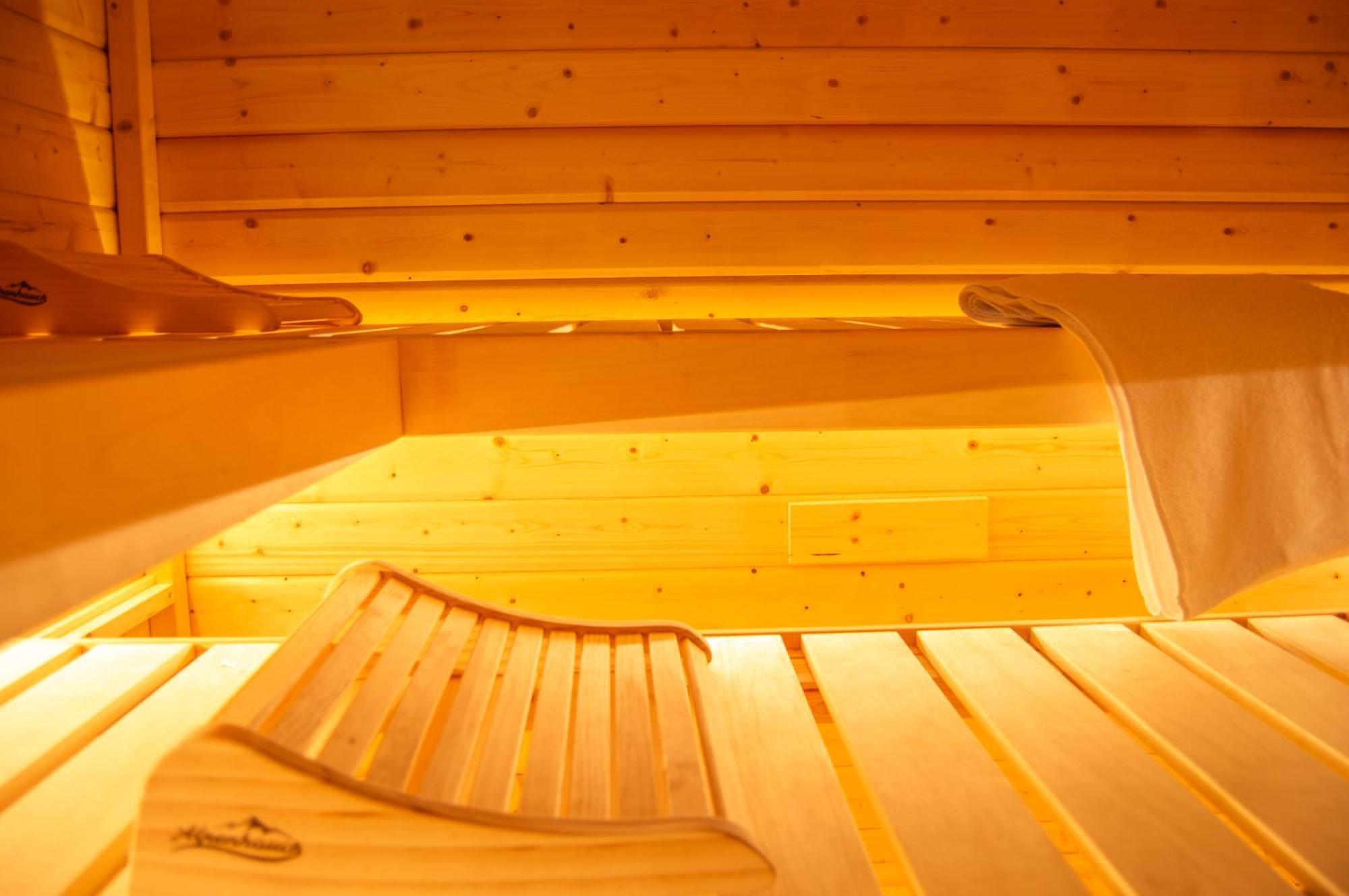 Wellness Mitten In Der Wasserfallstadt Triberg Triberg im Schwarzwald Exteriör bild