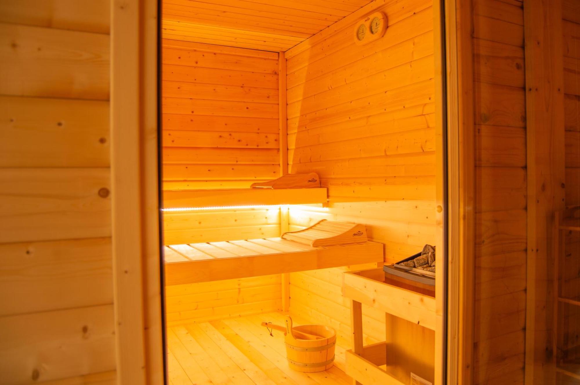 Wellness Mitten In Der Wasserfallstadt Triberg Triberg im Schwarzwald Exteriör bild